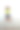 夏天，年轻苗条的少女穿着牛仔裤短裤在海边快乐地跳跃图片下载