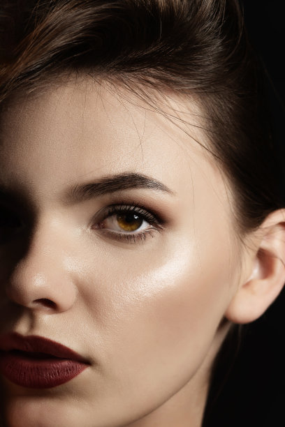 漂亮的女人与花式化妆特写工作室肖像图片下载