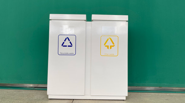 白色方形垃圾桶图片下载