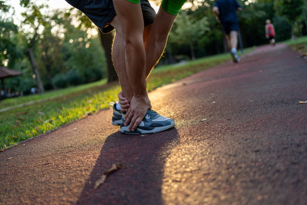 痛苦的跑步损伤图片下载