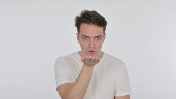 白底青年飞吻图片下载