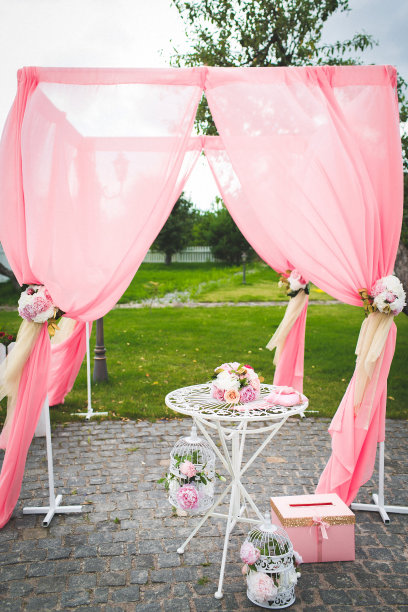 户外婚礼用鲜花拱门图片下载