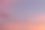 多云pink-purple日落。晚上的观点。夏天的背景图片下载