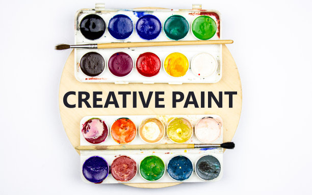 创意油漆字旁边的油漆。创意颜料的象征是艺术家的创意概念，绘画。创造力的想法。图片下载