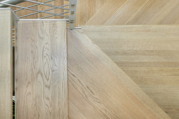 现代住宅木楼梯图片下载