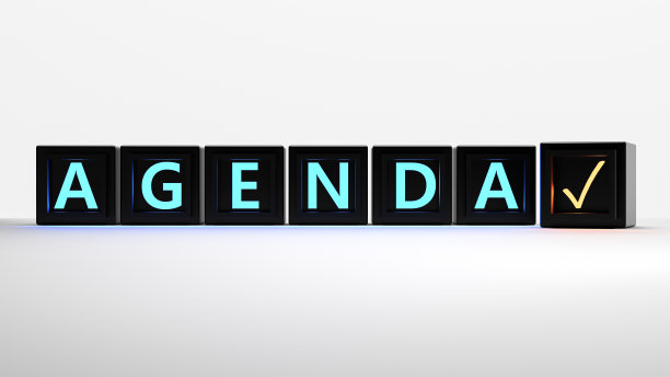 在白底上标有“成功”复选标记的多维数据集上的单词AGENDA。优先事务，活动的日子。三维渲染图片下载