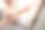 快乐的年轻女子用水彩画在舒适的家里。艺术、创意爱好和休闲活动理念。图片下载