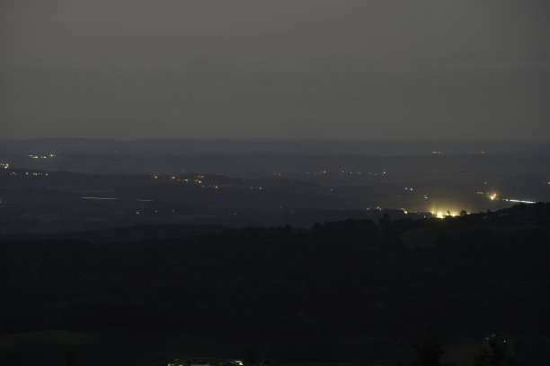森林上空的夜空图片下载