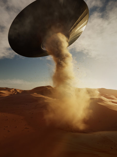 日落时飞越沙漠的不明飞行物图片下载