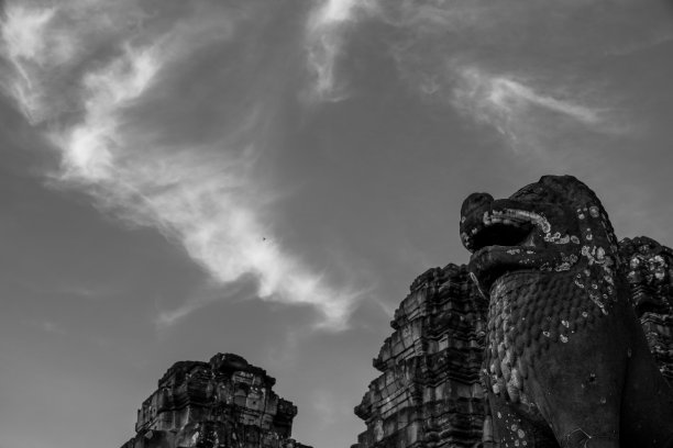 红色石头狮子图片下载