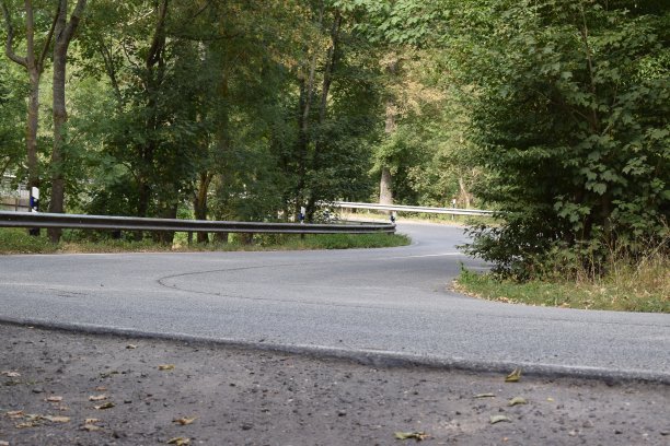 蜿蜒的曲线图片下载