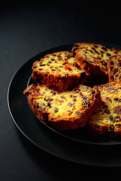 葡萄干和蜜饯水果蛋糕。图片下载