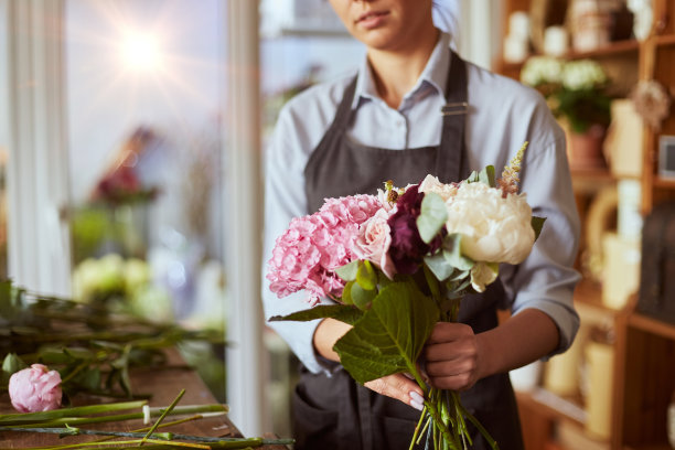 花商为粉红色的花束插花图片下载
