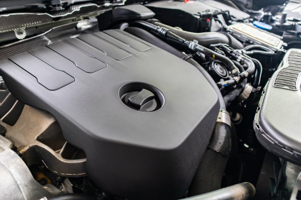 现代汽车发动机引擎盖下的近距离细节图片下载