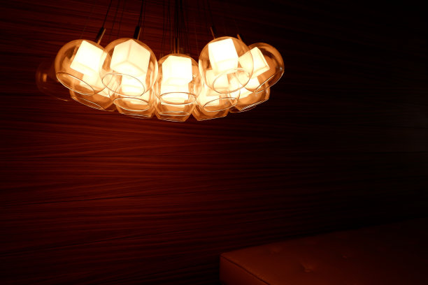 现代照明装饰在经典的房间闪闪发光图片下载