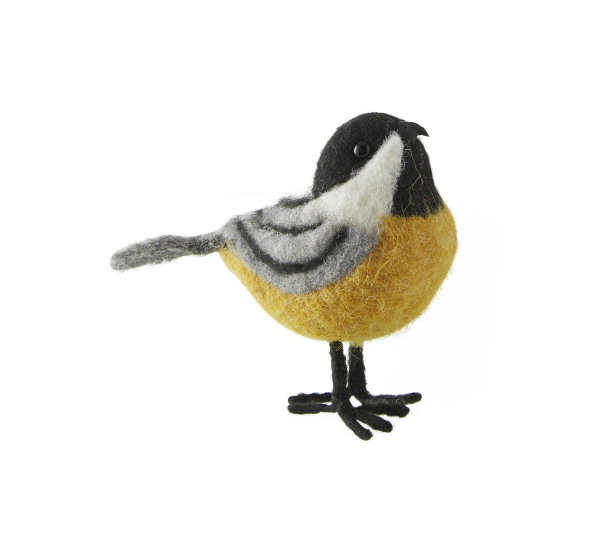 布鸟娃娃孤立在白色背景与修剪路径图片下载