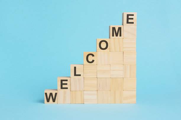 “欢迎”这个词写在一块木块上图片下载