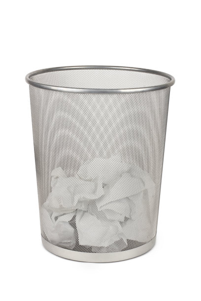 装纸的金属垃圾桶图片下载