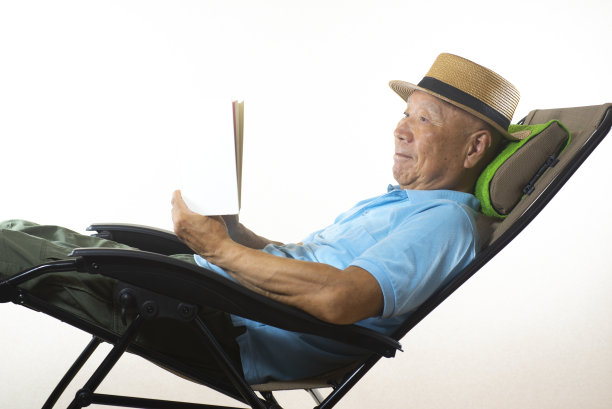 老人和躺椅图片下载