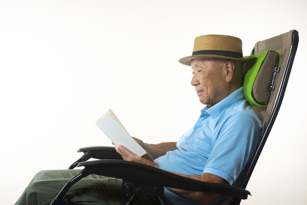 老人和躺椅图片下载