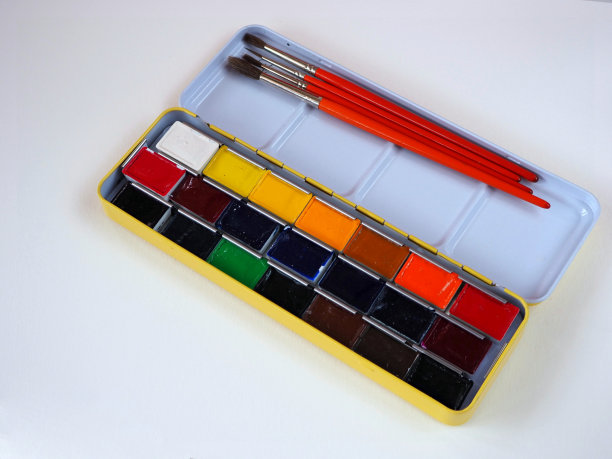 水彩和画笔的调色板图片下载