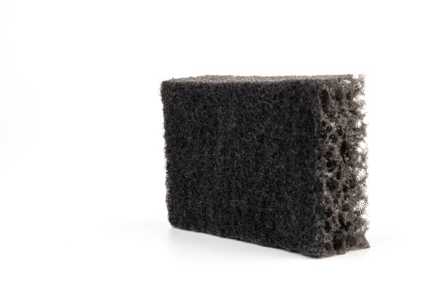 洗碗用的黑色海绵。有两个表面，粗糙和光滑。图片下载