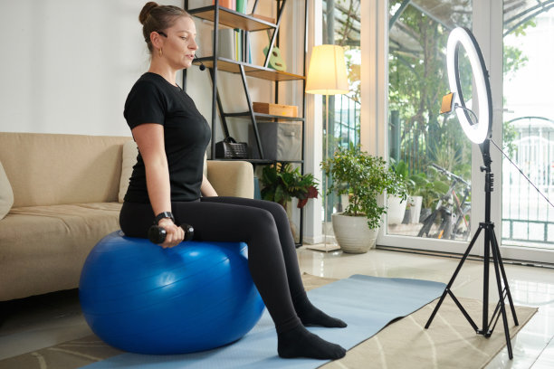 私人教练展示练习图片下载