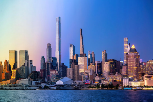 曼哈顿市中心城市景观-白天到晚上的交易图片下载