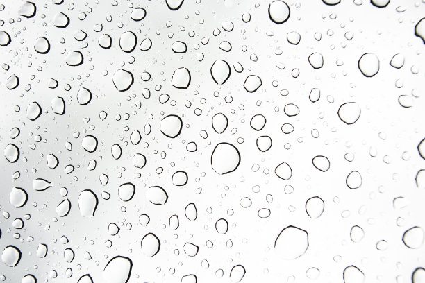 雨点落在窗玻璃上图片下载