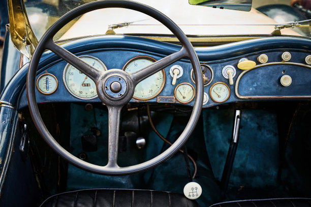 内部原始未修复的老式汽车图片下载