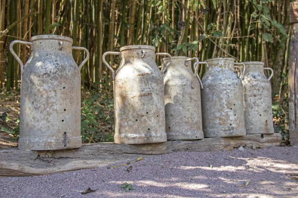 牛奶瓶图片下载