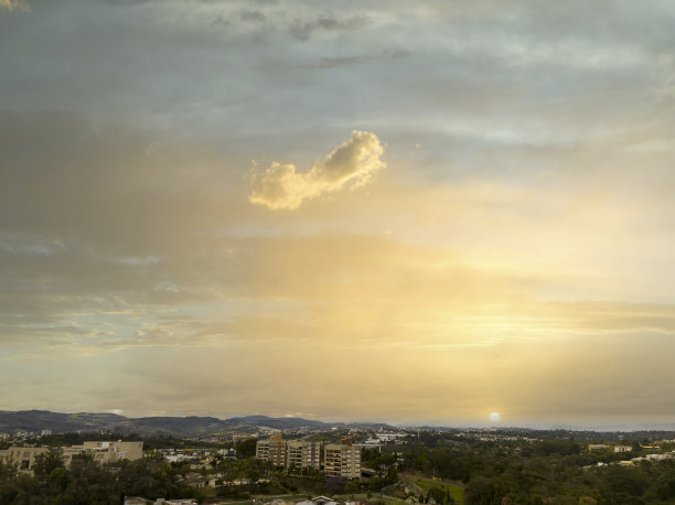 瓦里尼奥斯·奈博尔胡德图片下载