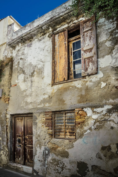 有石头房屋外墙的老院子图片下载