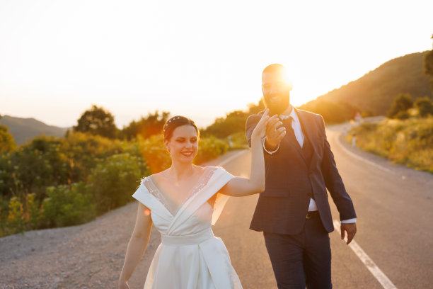 跳舞在日落时分图片下载