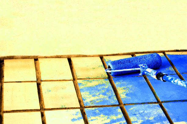 辊涂黄色墙面，涂蓝色涂料图片下载