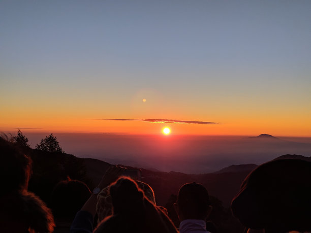 日出的迪昂图片下载