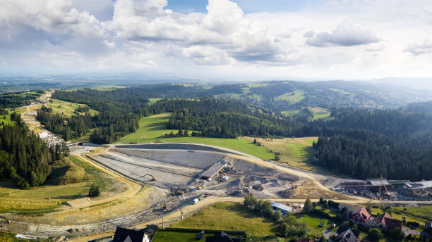 正在建设的s7公路，波兰图片下载