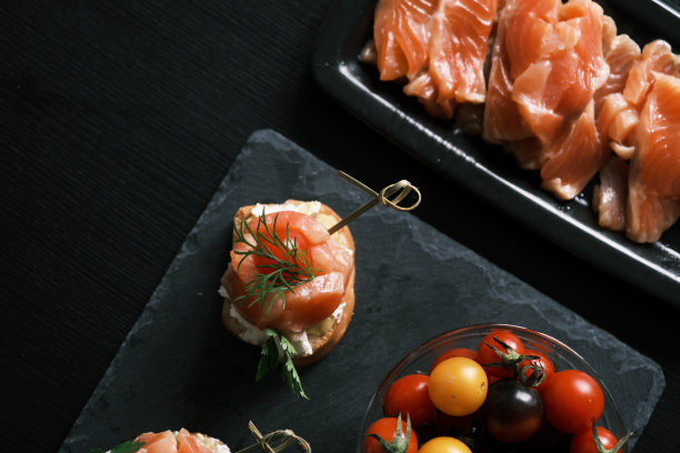 使鲑鱼咬图片下载