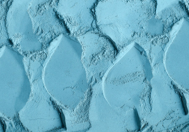 蓝色膨润土粉(海藻酸盐、面膜、眼影、裹体)质地紧密，选择性聚焦。抽象的背景。图片下载