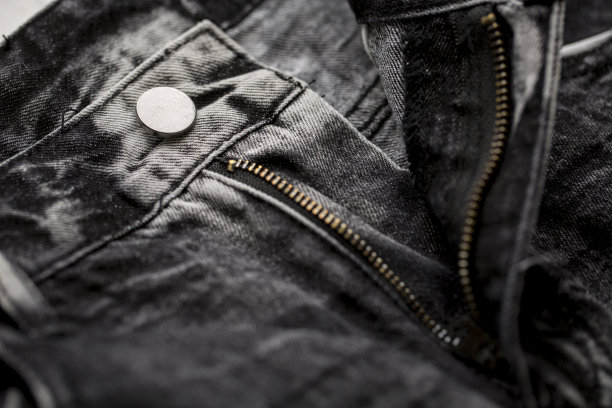 特写的黑色牛仔裤图片下载