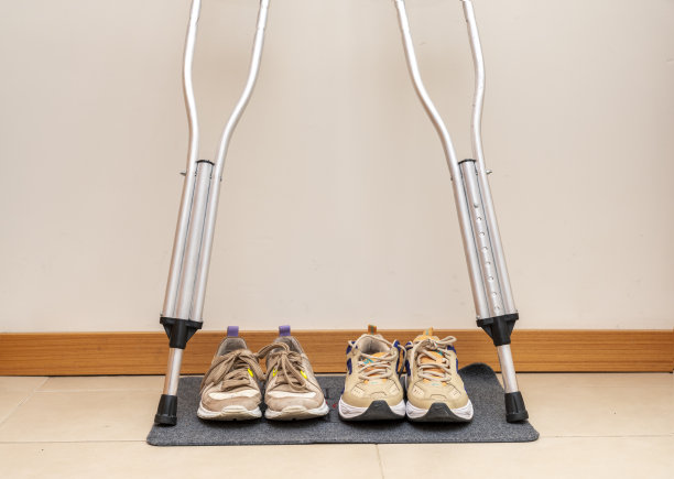 拐杖和鞋子图片下载