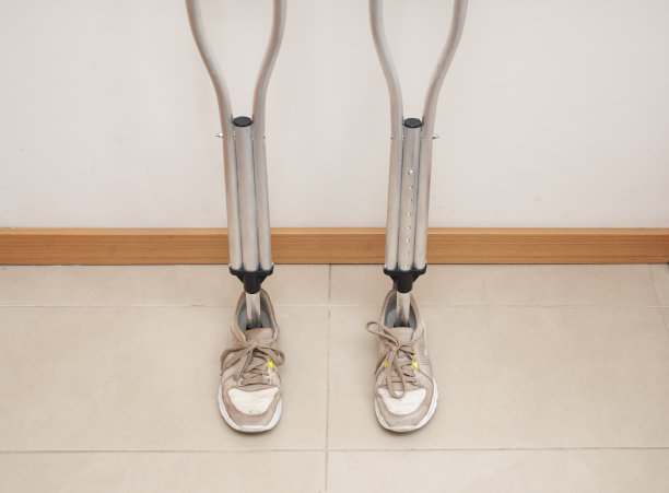 拐杖和鞋子图片下载