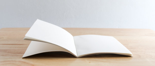 木质背景的再生纸书图片下载