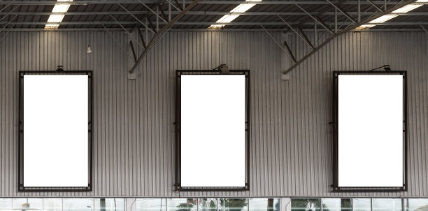 墙体建筑上的广告牌模型与裁剪路径图片下载