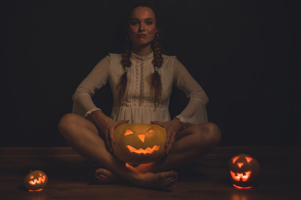 女性的万圣节图片下载