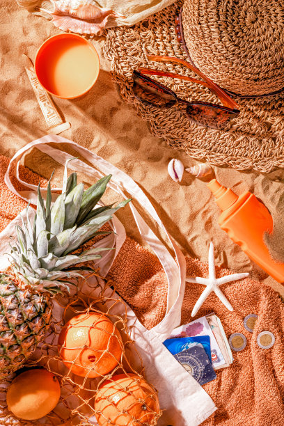 沙滩假日概念：俯视，带有文本空间的沙滩背景图片下载