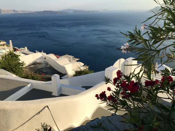 希腊-圣托里尼-伊亚村-小街道和全景图片下载