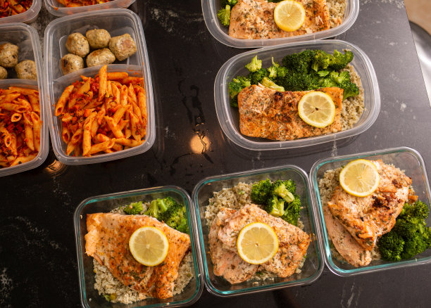 三文鱼饭准备图片下载