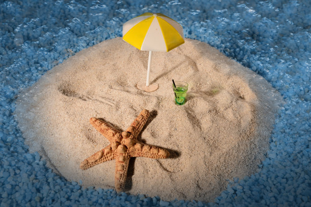 夏日假期概念：沙滩与蓝色图片下载