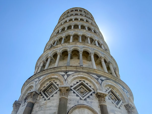 比萨斜塔的建筑细节图片下载
